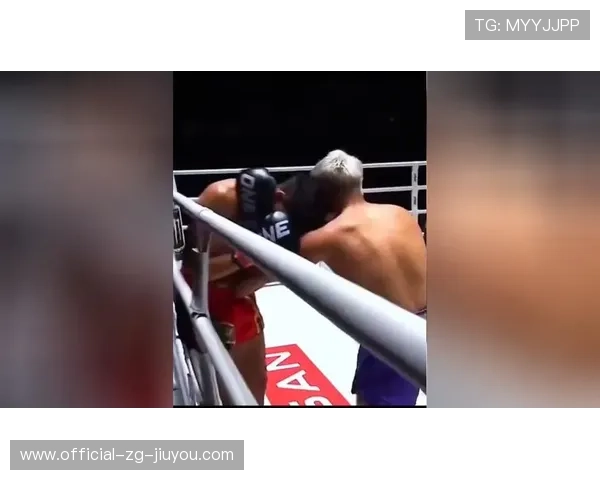 体坛记忆｜逆袭名场面！巴赫拉姆耍阴招被扣分，莫里飞膝逆袭引爆全场