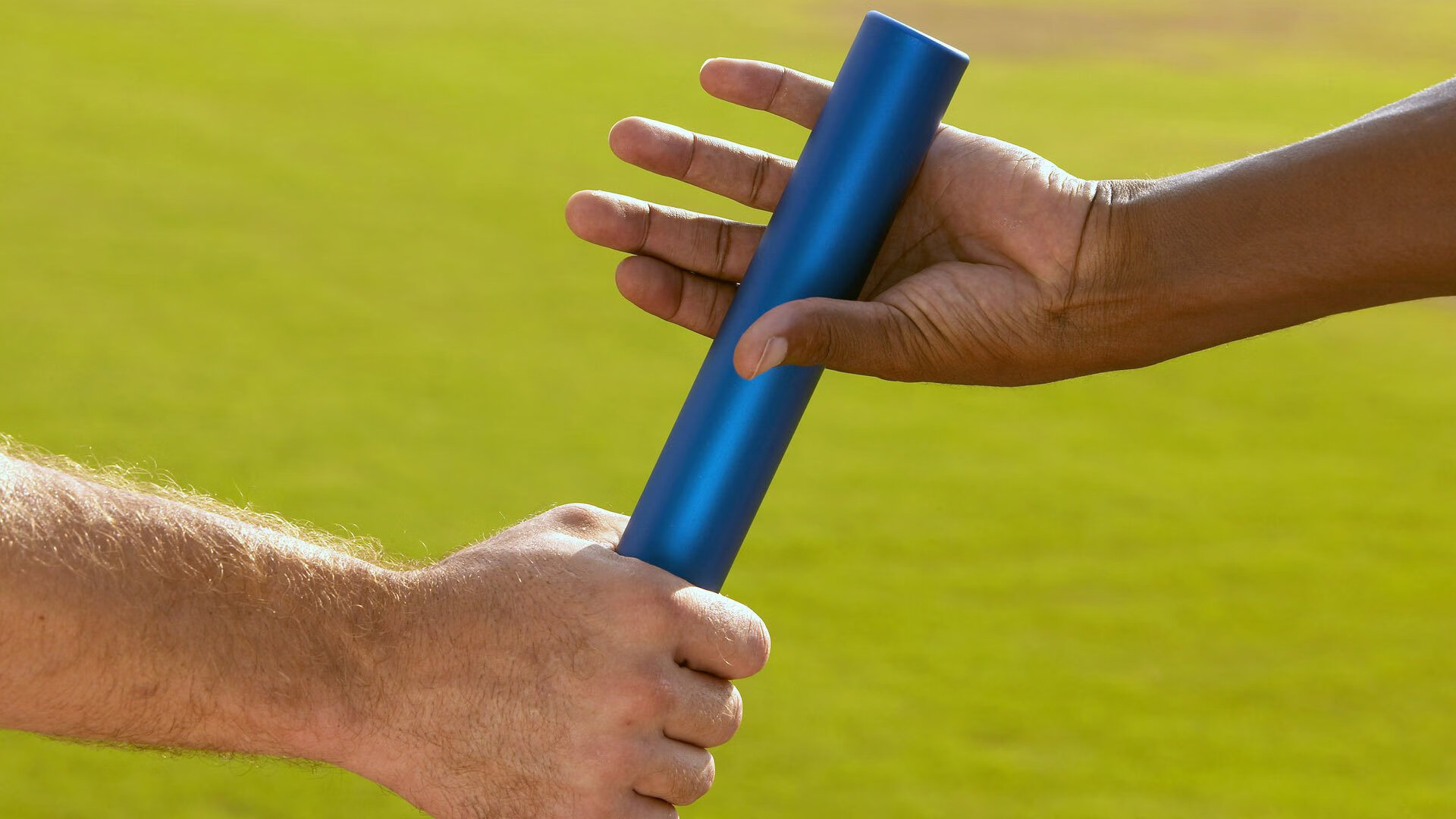 “腰旗美式橄榄球赛:东部新区赛场打造极限竞技新体验”